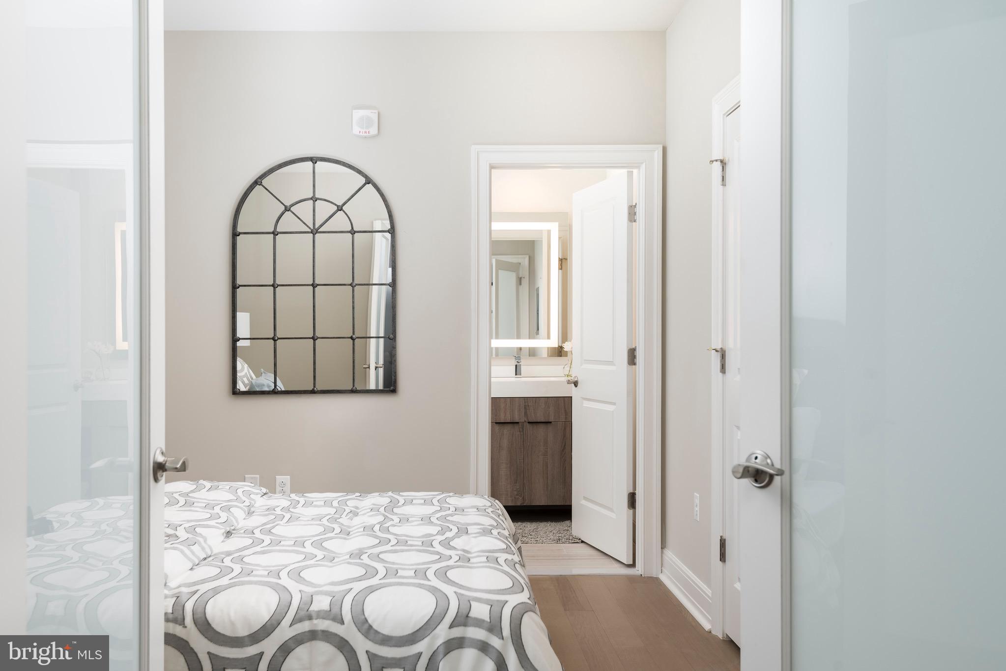 DOWNTOWN - Residential Lease