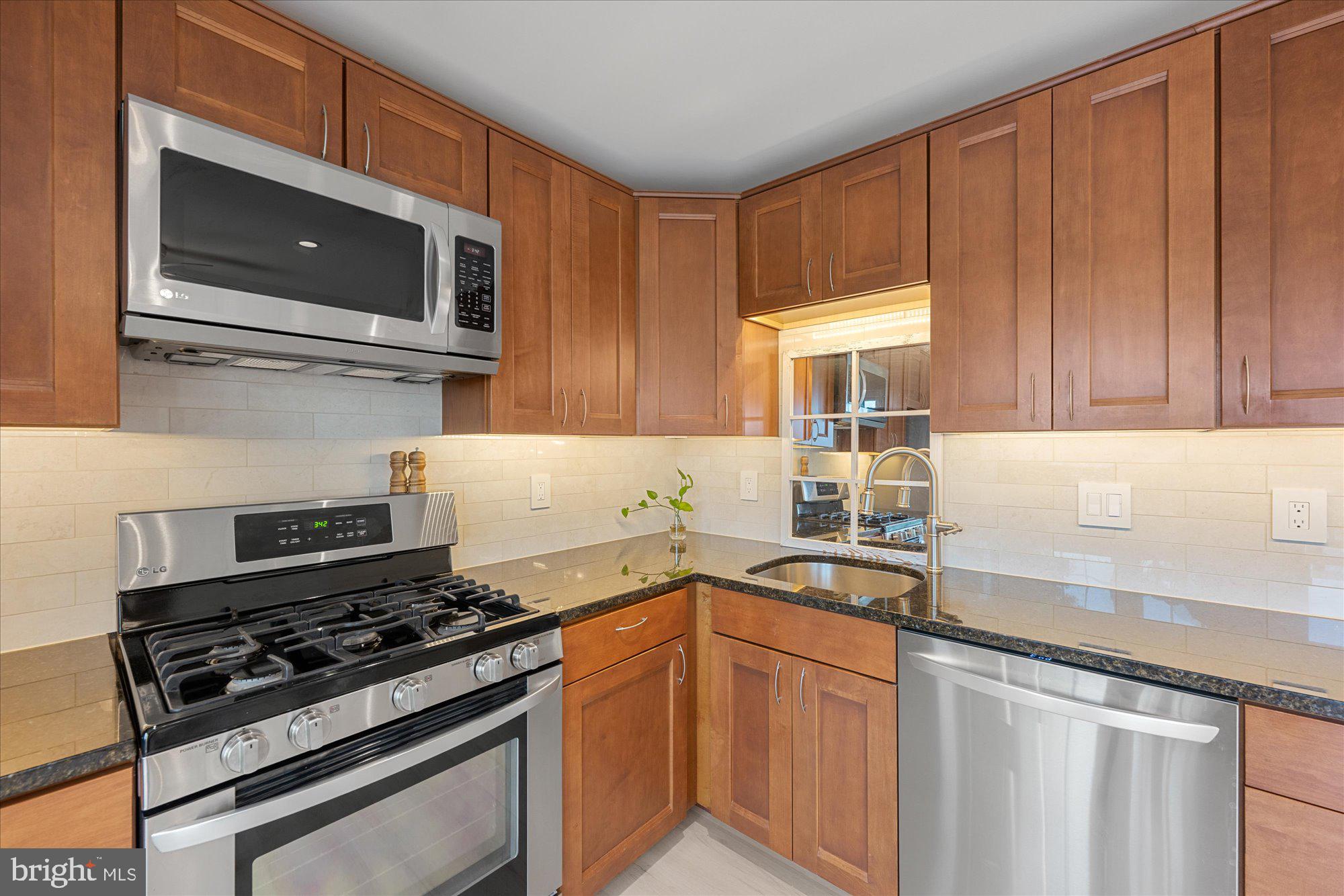 ASHBURN VILLAGE - Residential