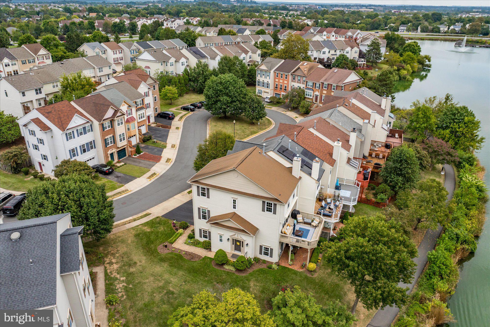 ASHBURN VILLAGE - Residential