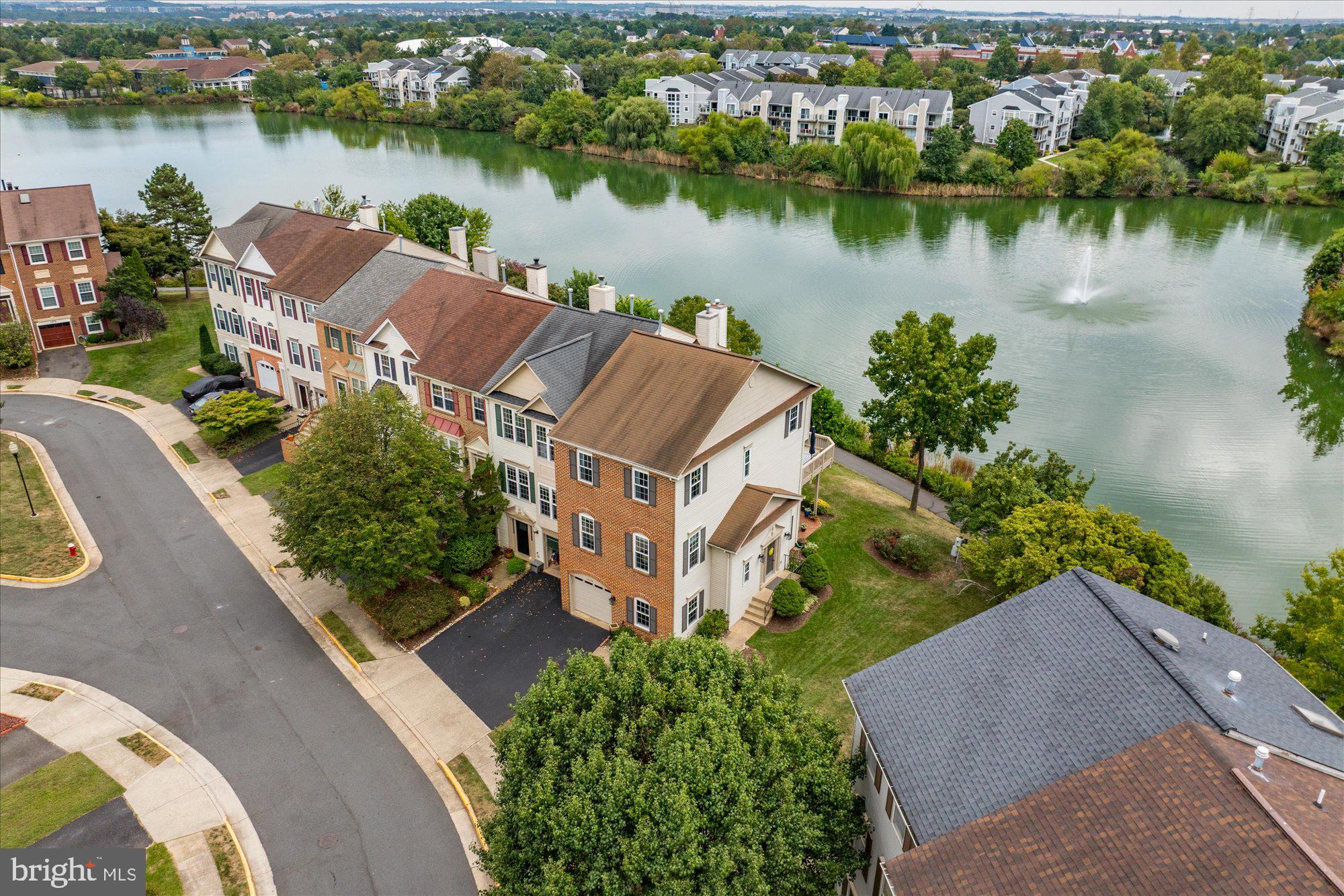 ASHBURN VILLAGE - Residential