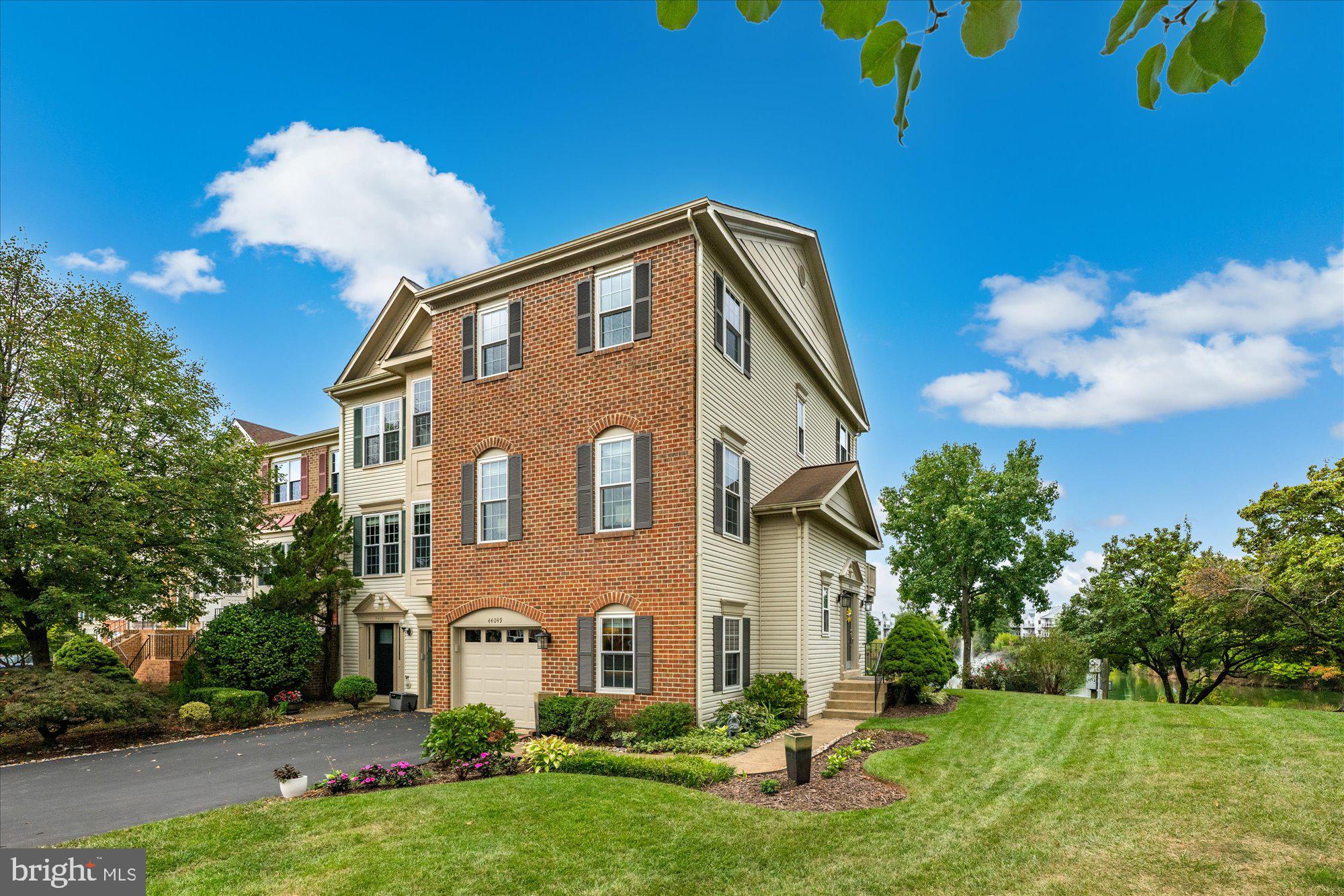 ASHBURN VILLAGE - Residential