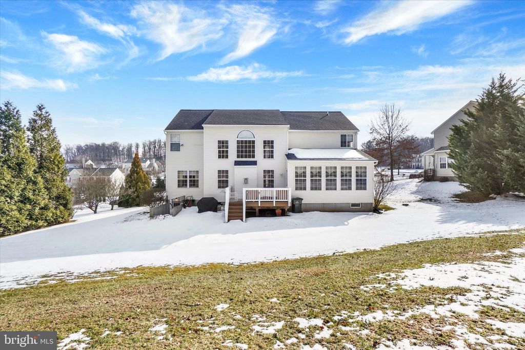 Photo of 675 Clydesdale Drive, YORK, PA 17402 (MLS # PAYK2097596)