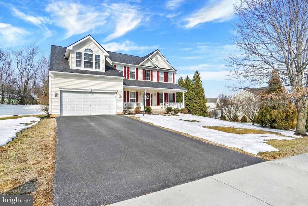 Photo of 675 Clydesdale Drive, YORK, PA 17402 (MLS # PAYK2097596)