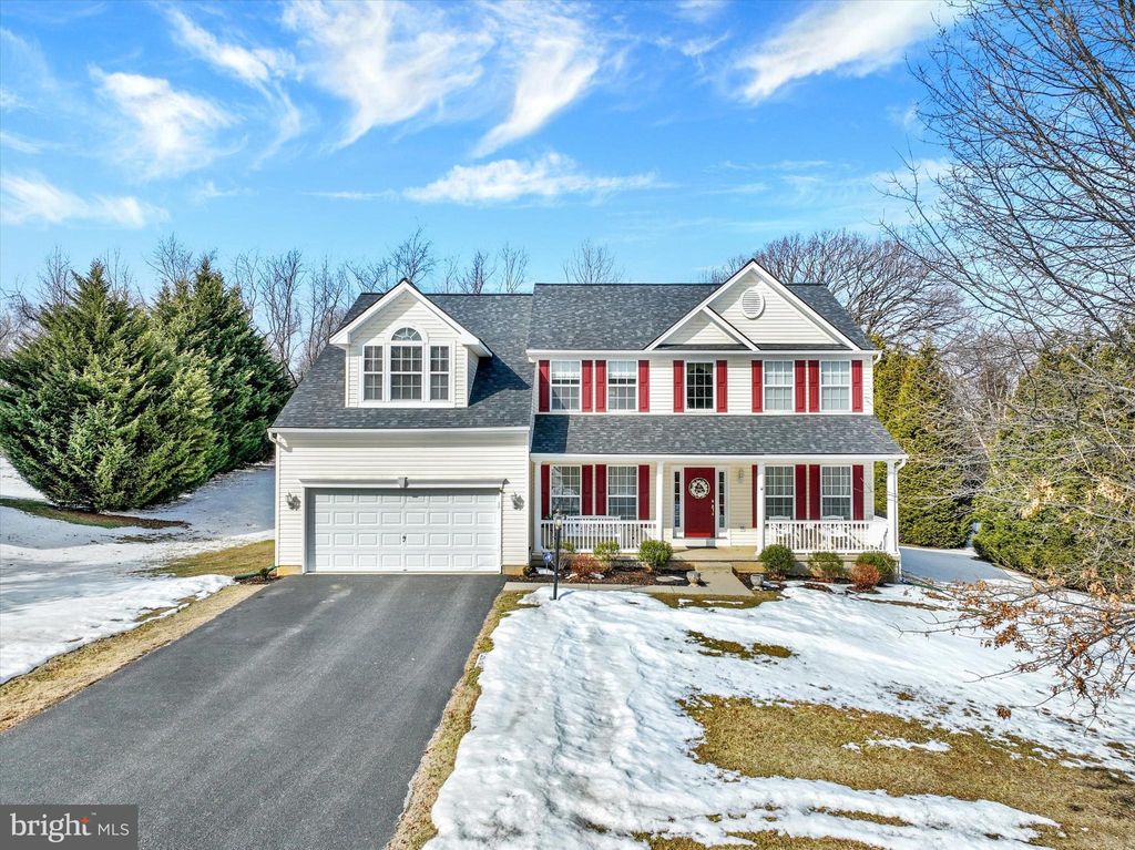 Photo of 675 Clydesdale Drive, YORK, PA 17402 (MLS # PAYK2097596)