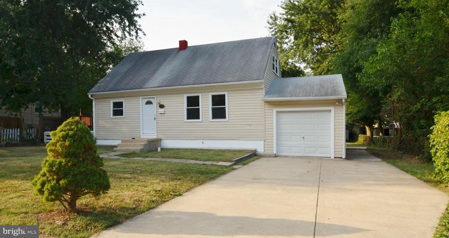 REGULAR SALE. Beautiful 3 level, 4 bed and 3 bath Cape Cod, New carpet, fresh paint, Granite counter, Fenced yard, walkout basement. Office, Den, and full bath n the basement. Attached Garage. Seller prefers Guardian Title in Lake Ridge.