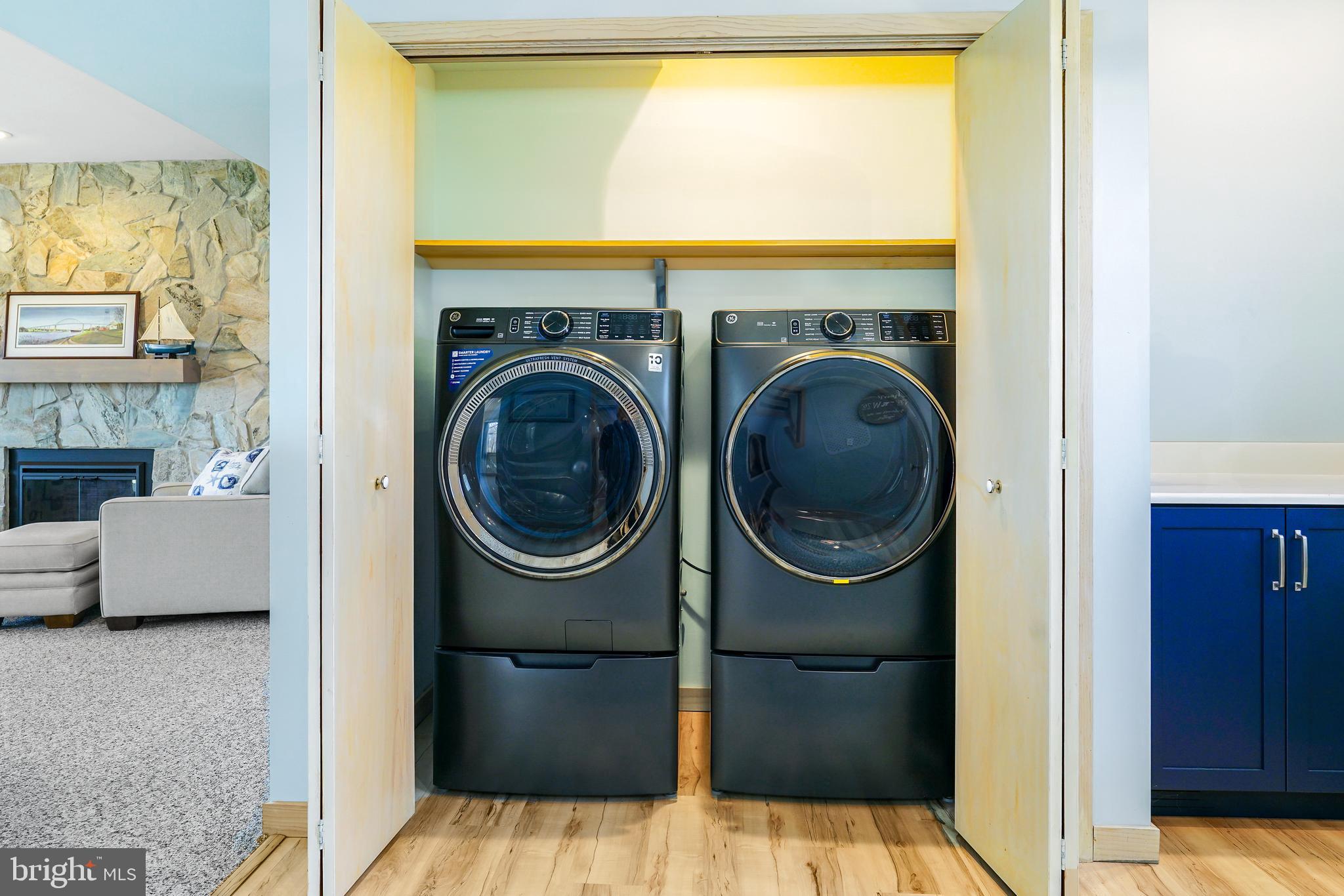 SUNSET POINTE - Residential