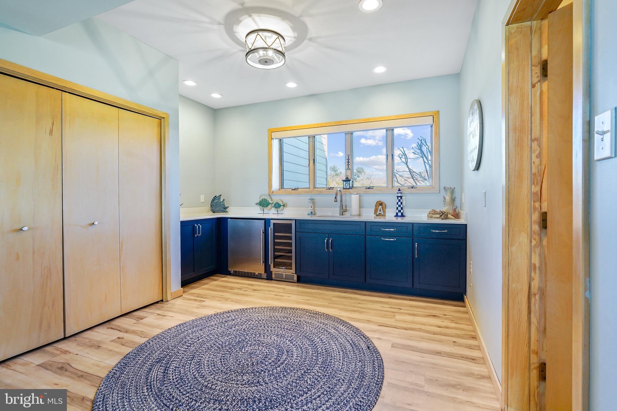 SUNSET POINTE - Residential