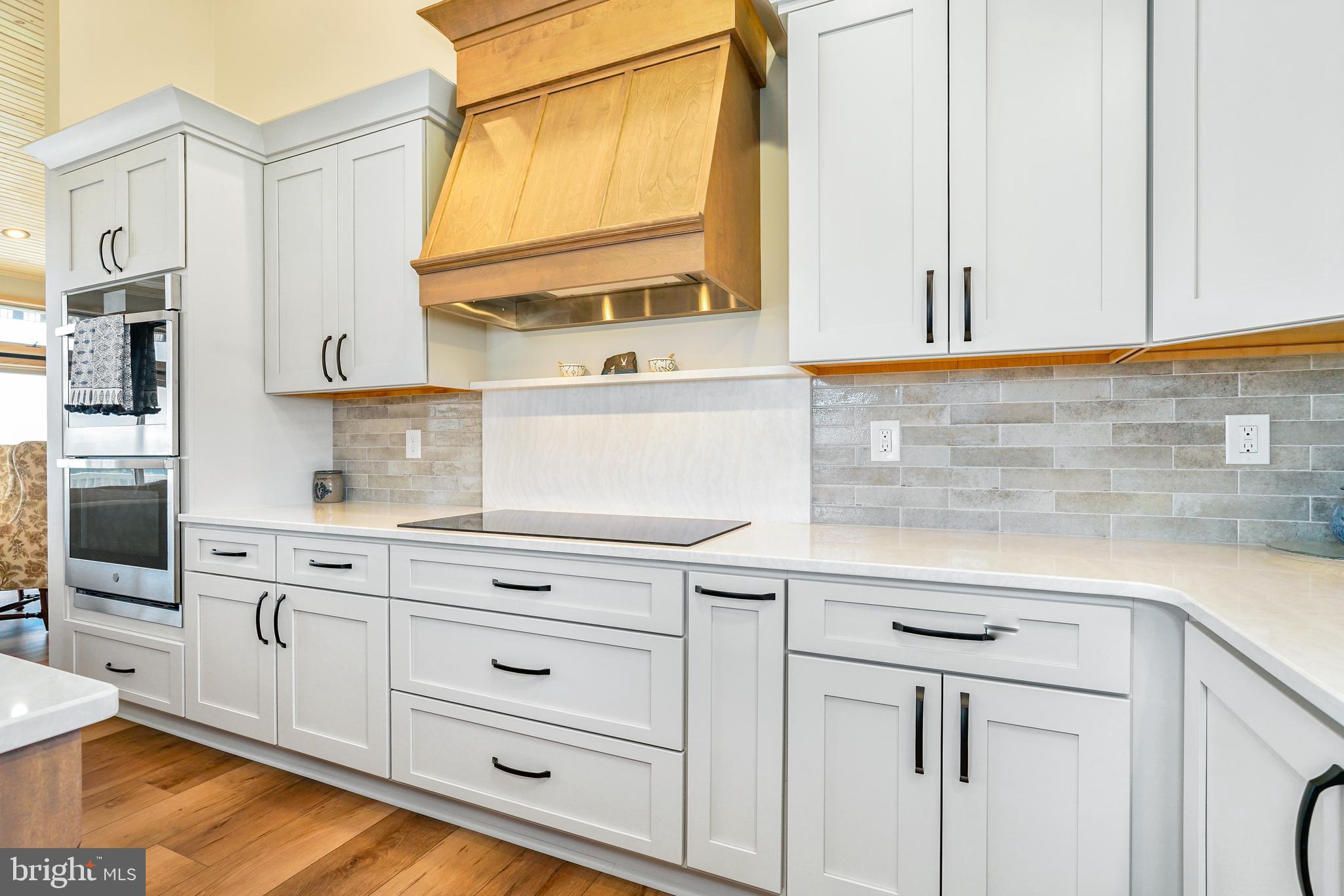 SUNSET POINTE - Residential