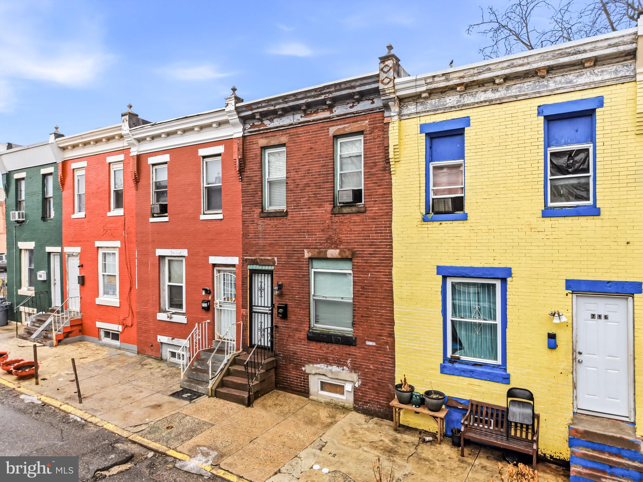 714 W RUSSELL STREET