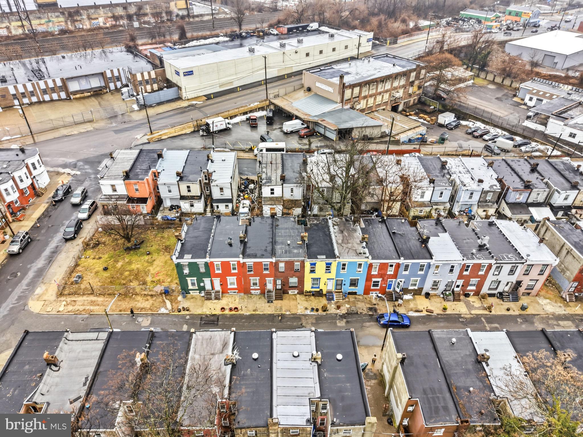 714 W RUSSELL STREET