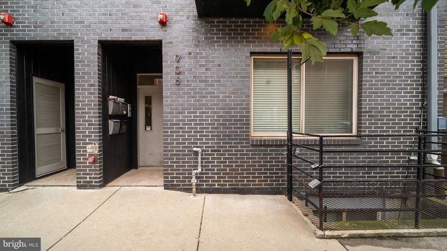 This modern and stylish two-bedroom, two-bathroom bi-level condominium offers breathtaking views of the Center City skyline: ROOF- TOP DECK! Upon entering, you'll find an open-concept great room that seamlessly combines the living, dining, and kitchen areas.
Located in the desirable Francisville (Fairmount) neighborhood, this condo showcases urban sophistication and contemporary amenities. The space features elegant wood flooring, large ceramic tiled baths, and ample natural light from oversized windows, all enhanced by recessed lighting and modern fixtures.
The kitchen is a culinary delight, equipped with stainless steel appliances, granite countertops, a ceramic tile backsplash, and plenty of cabinet space. A stacked washer/dryer closet is conveniently situated between the kitchen and living areas. The kitchen flows into a spacious living room that leads to a sunlit bedroom and a luxurious ceramic-tiled bath with a tub shower.
The expansive second-floor master bedroom includes a large walk-in closet, a charming Juliette balcony, and a deluxe en suite bath featuring a double vessel sink vanity and a rain shower. You can also entertain guests or relax on your private rooftop deck, which affords stunning panoramic views of Philadelphia's iconic skyline. Francisville offers easy access to a variety of dining, shopping, and cultural attractions. Enjoy nearby spots like the Met, Libertee Grounds, and Vineyards Café, all within walking distance. Commuting is simple with the Girard stop of the Broad Street Line just a couple of blocks away, and attractions like the Art Museum, Kelly Drive, and Temple University are also close by. This condominium presents a unique opportunity to enjoy city living with remarkable views.