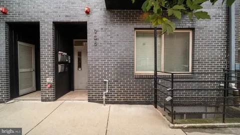 906 N 16th Street Unit 3R, Philadelphia, PA MLS: PAPH2468228