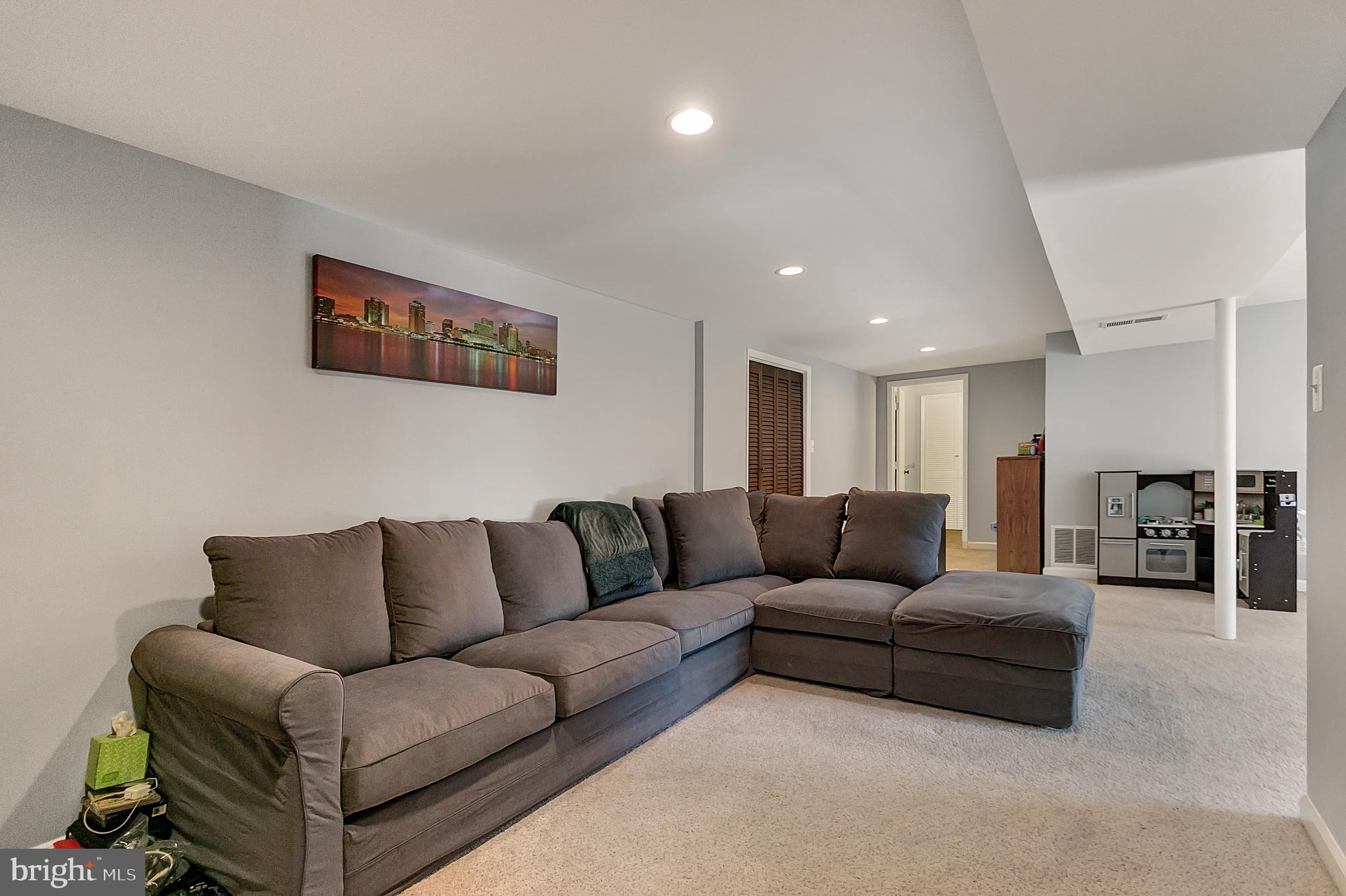 VIENNA WOODS - Residential Lease