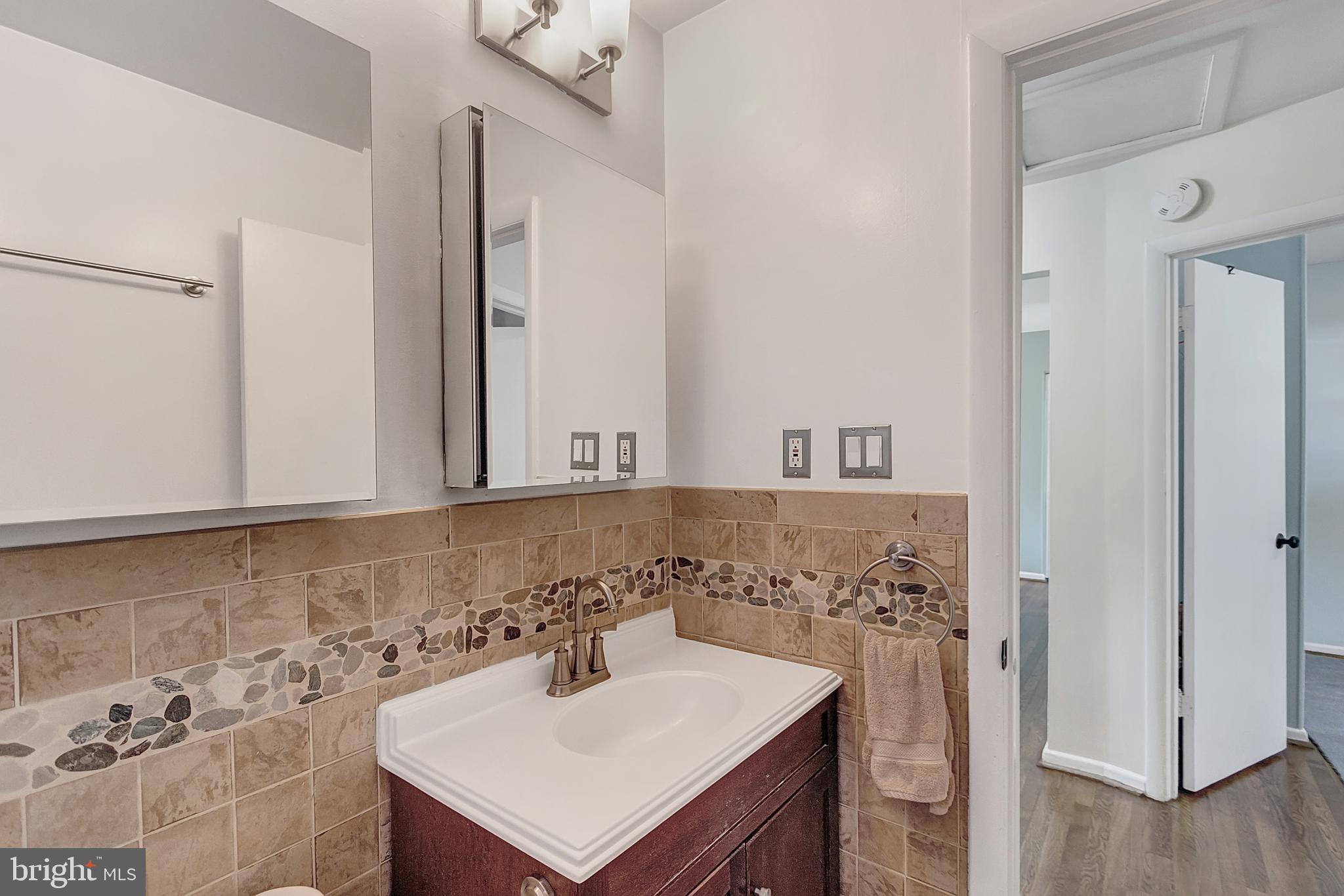 VIENNA WOODS - Residential Lease