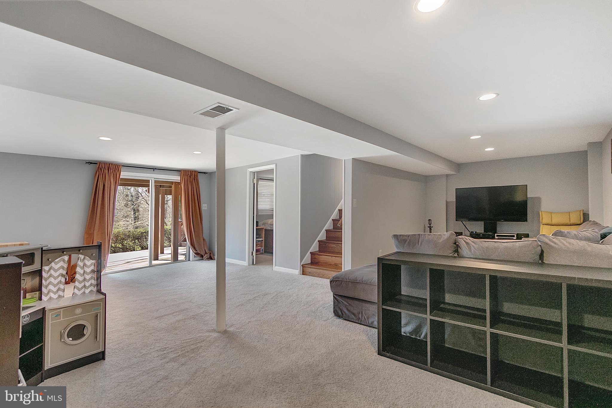 VIENNA WOODS - Residential Lease