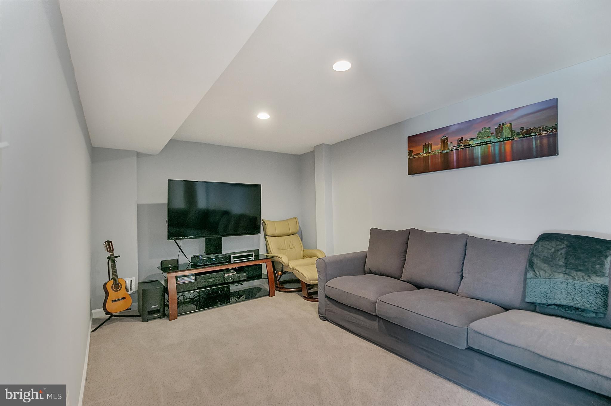 VIENNA WOODS - Residential Lease