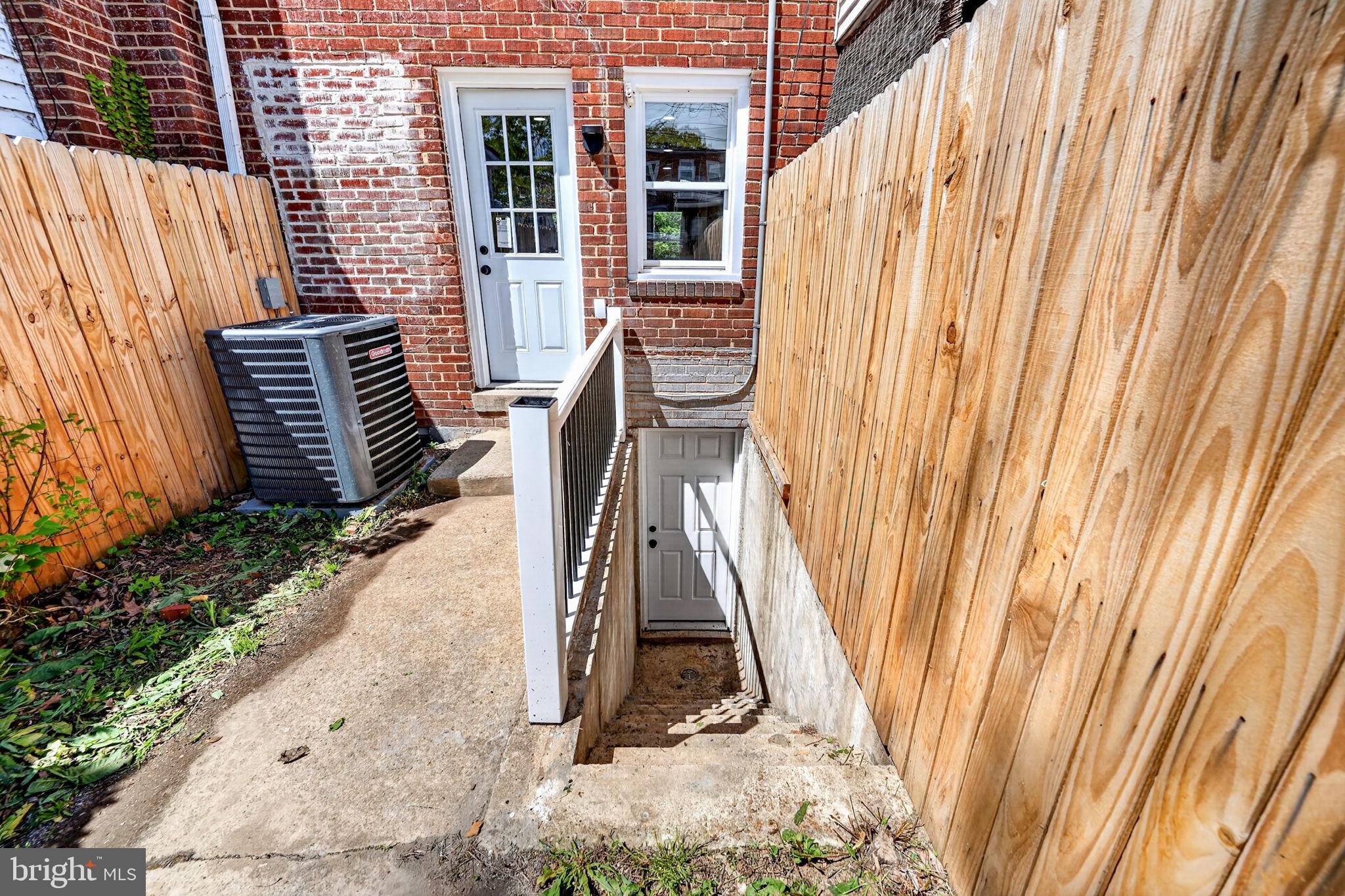 MEDFIELD - Residential