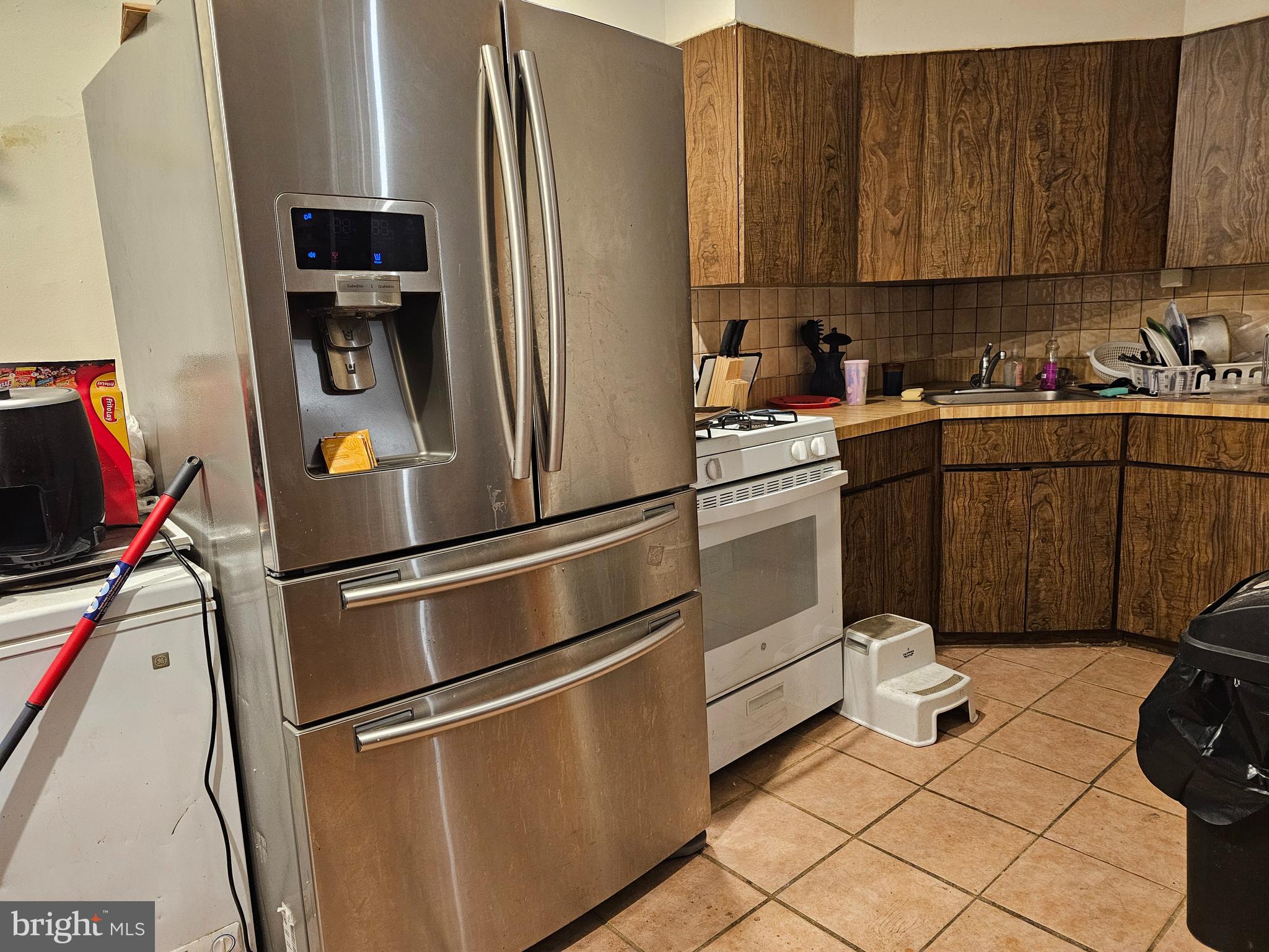 CLIFTON HEIGHTS - Residential