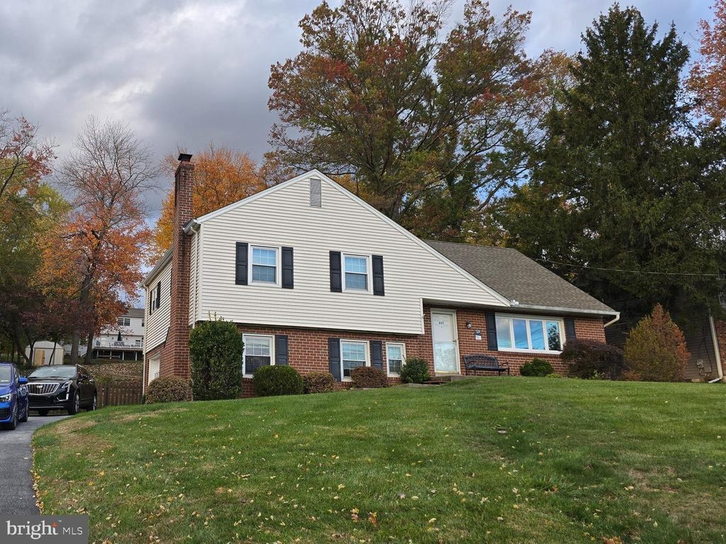 Photo of 617 Meadowlark Road, NORRISTOWN, PA 19403 (MLS # PAMC2153872)