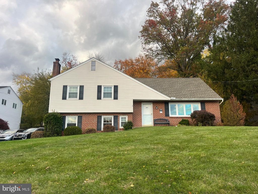 Photo of 617 Meadowlark Road, NORRISTOWN, PA 19403 (MLS # PAMC2153872)