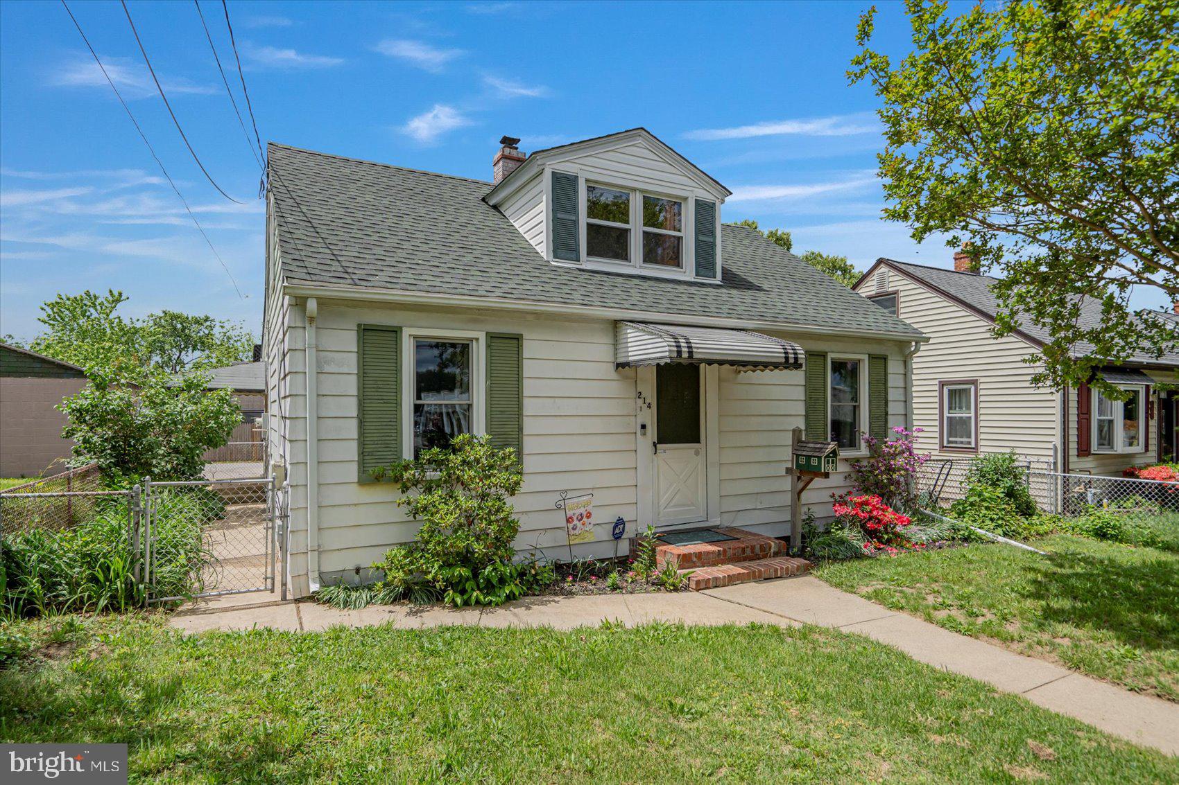 214 GREENWAY ROAD SE