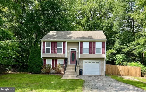 303 Clearview Drive, Colonial Beach, VA MLS: VAWE2008510