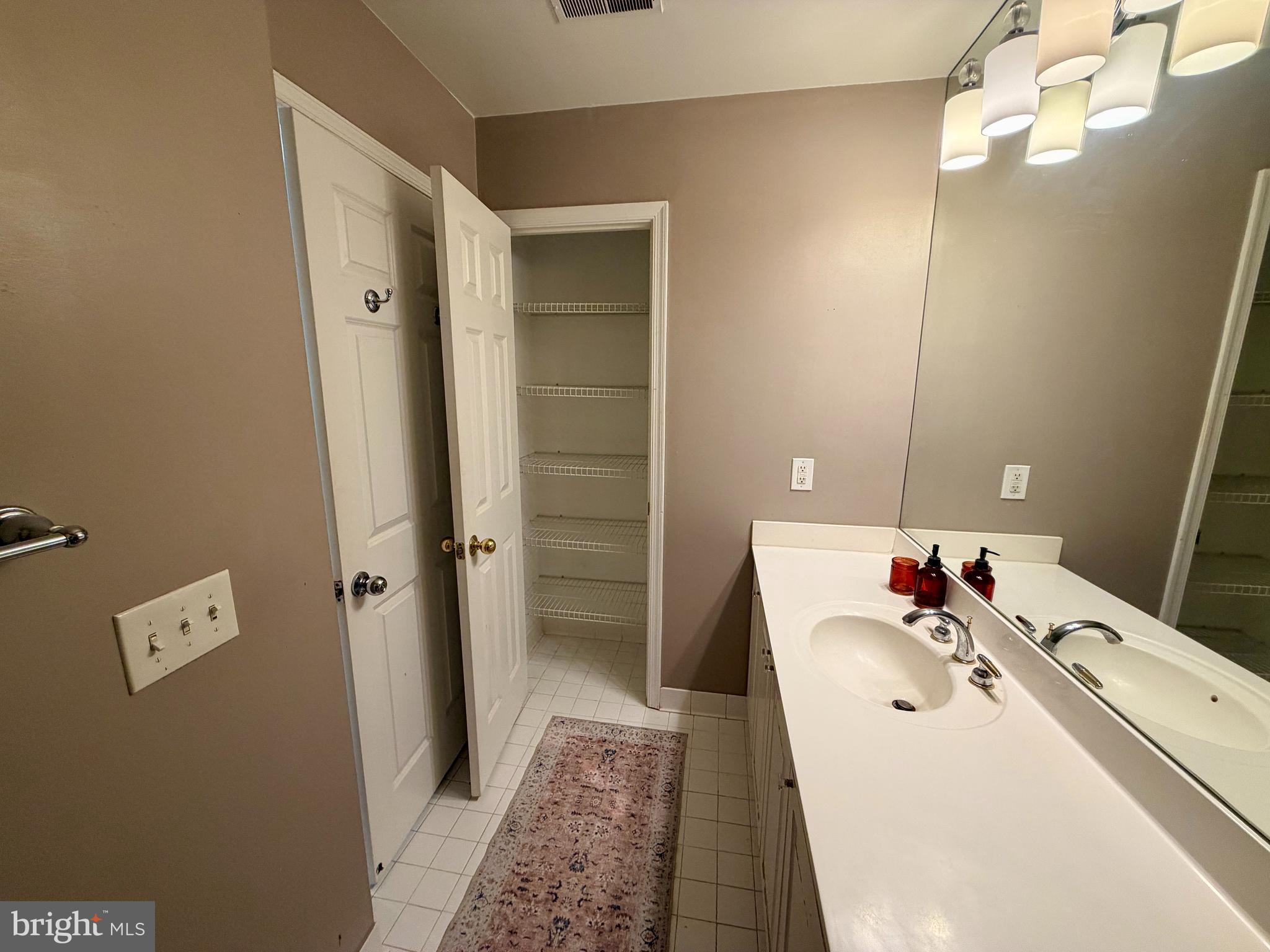 HARBORVIEW - Residential Lease