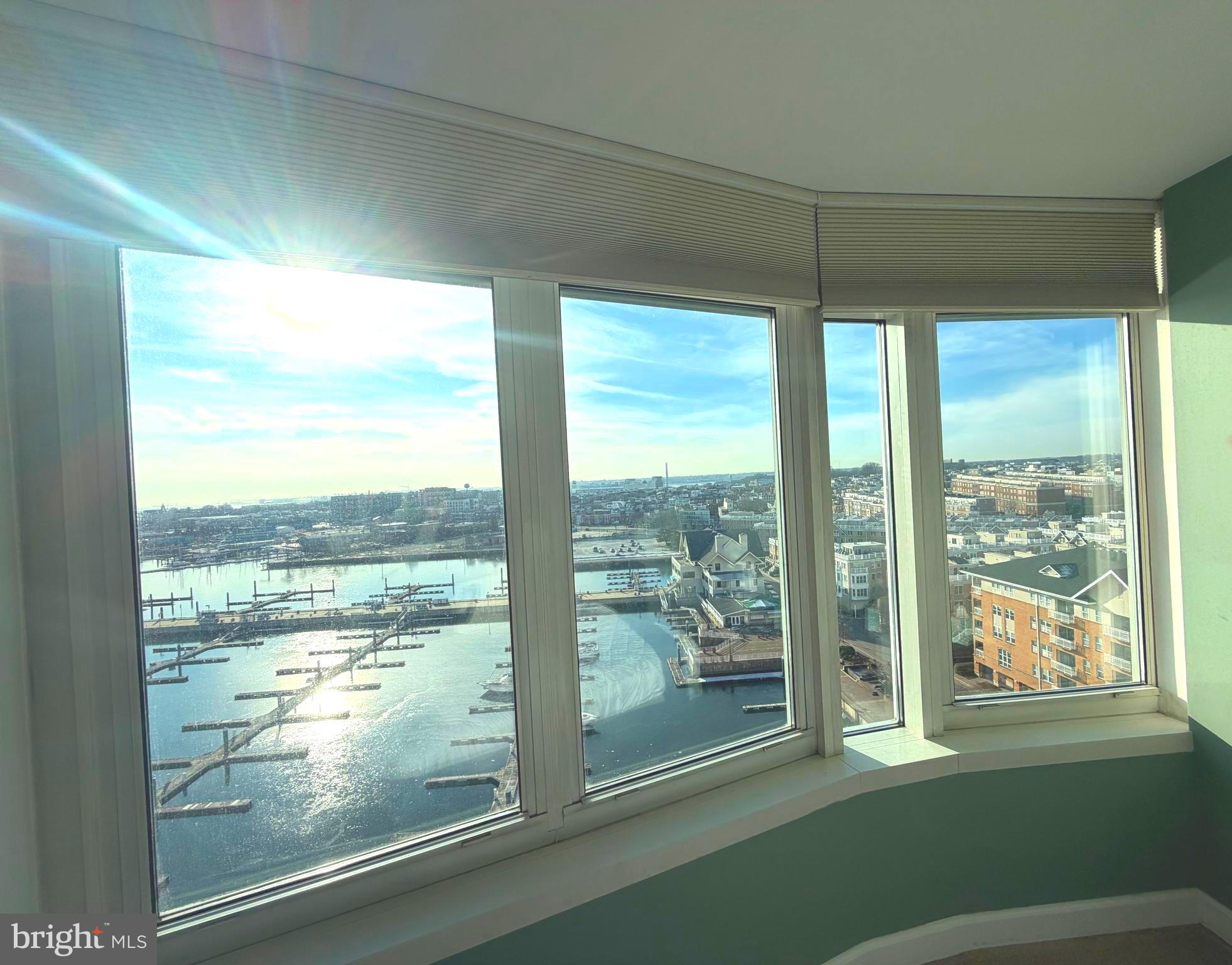 HARBORVIEW - Residential Lease