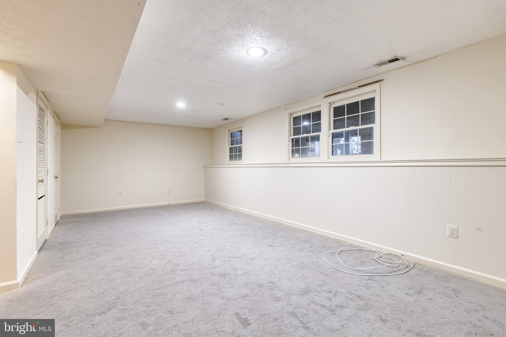 ROSLYN STATION - Residential Lease