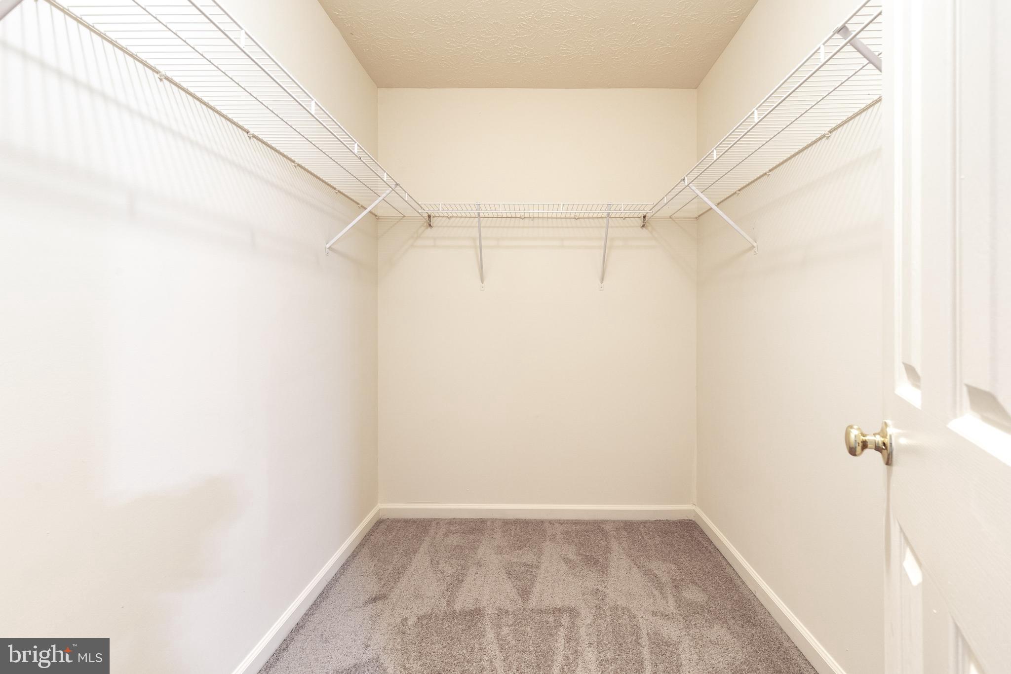 ROSLYN STATION - Residential Lease