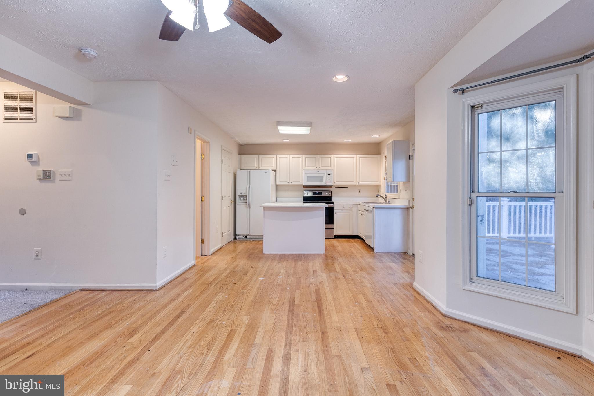 ROSLYN STATION - Residential Lease