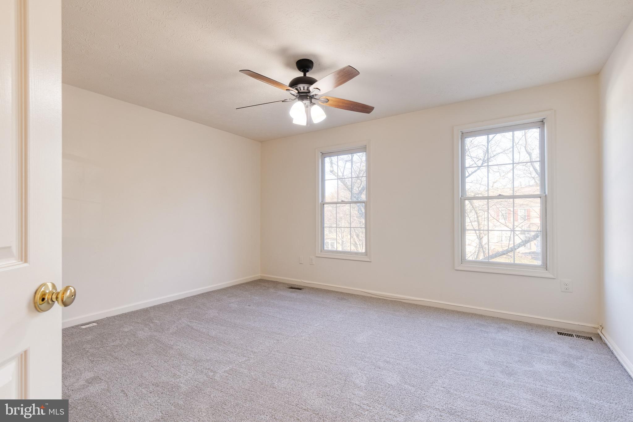 ROSLYN STATION - Residential Lease