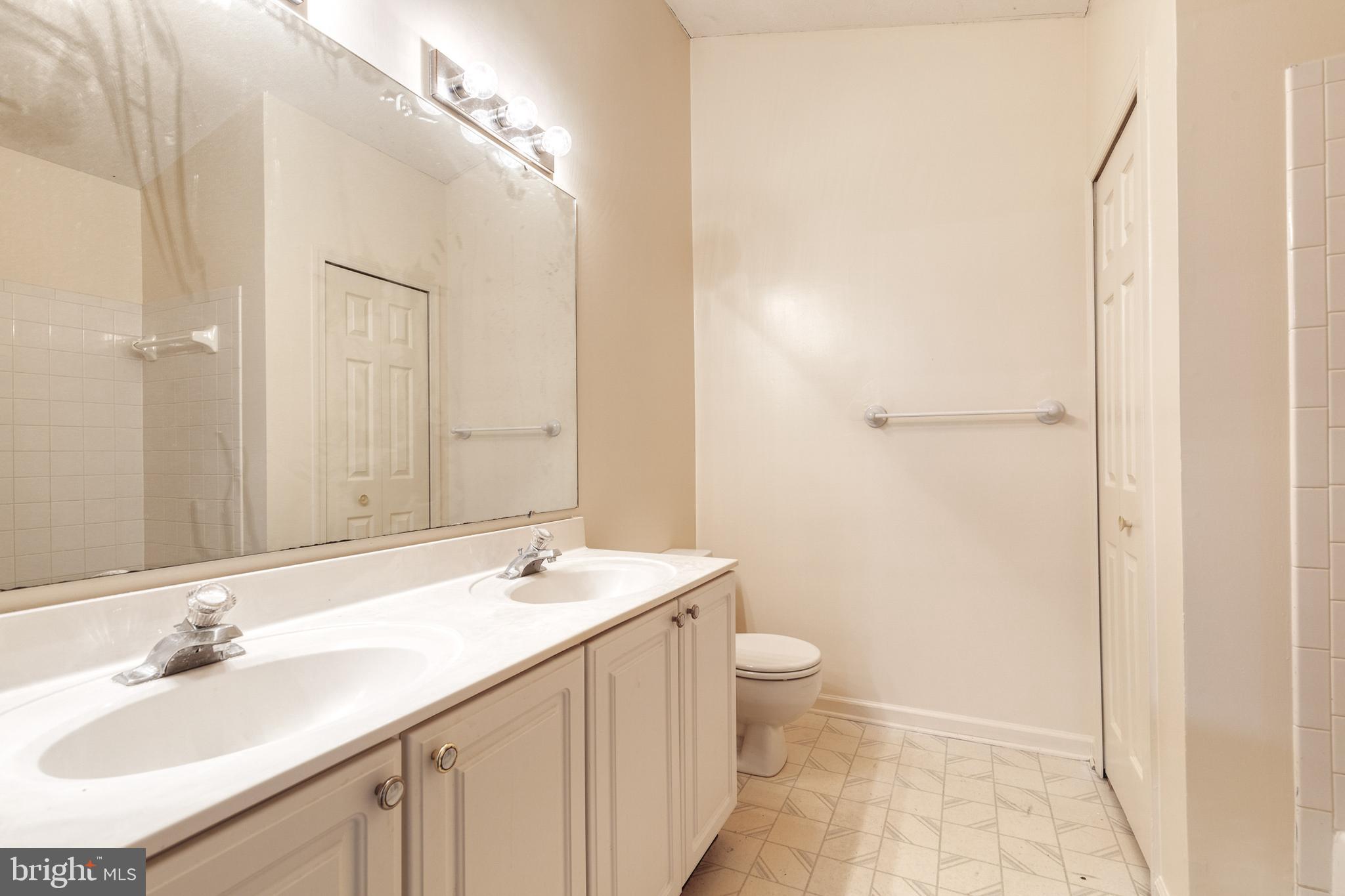 ROSLYN STATION - Residential Lease