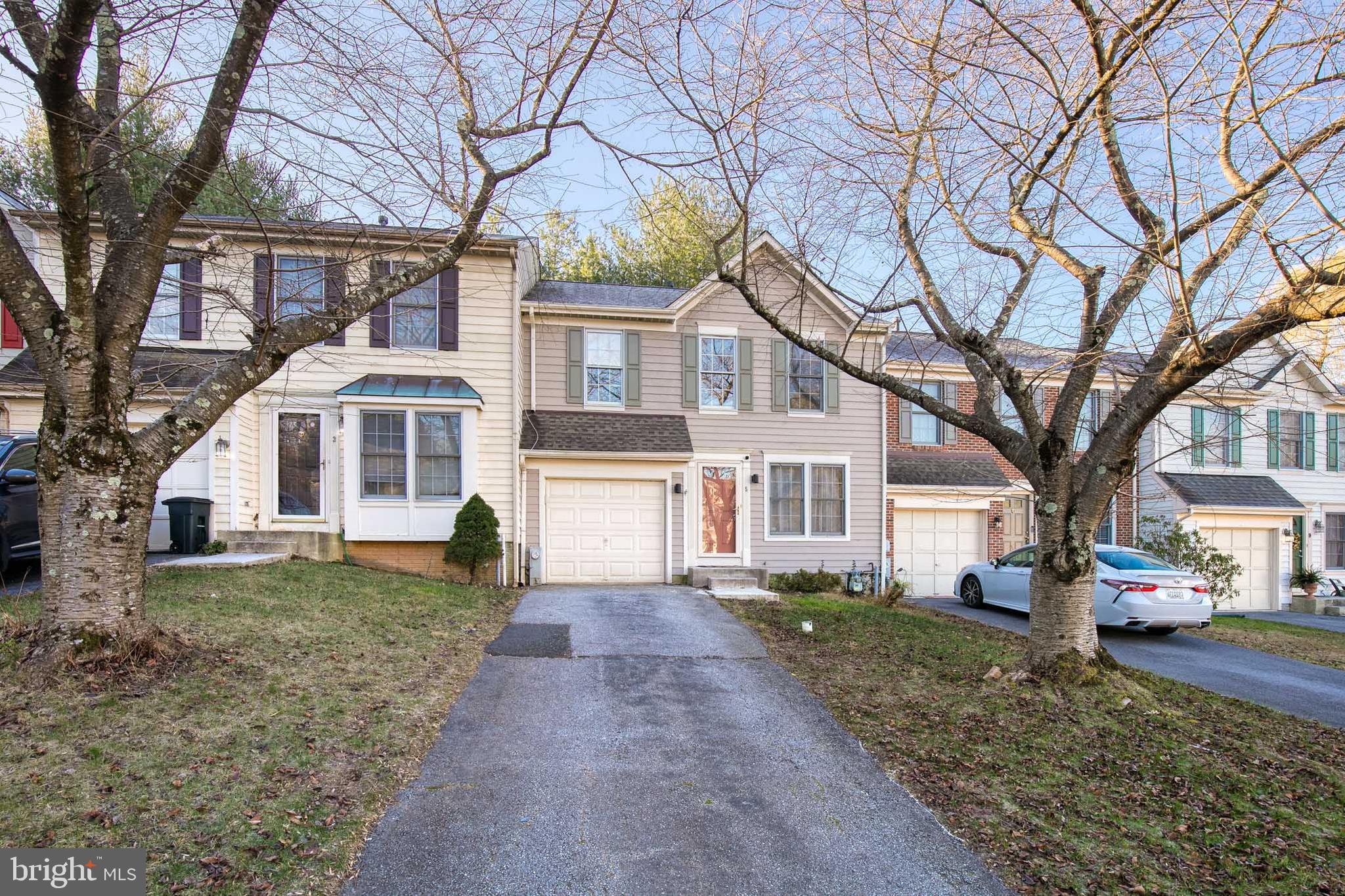 ROSLYN STATION - Residential Lease