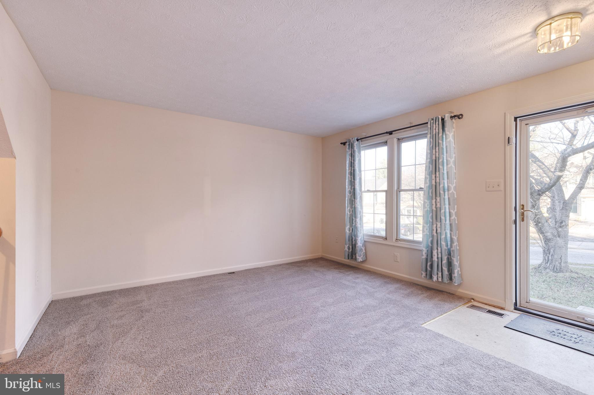 ROSLYN STATION - Residential Lease