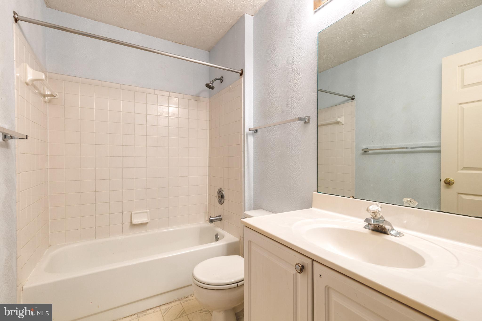 ROSLYN STATION - Residential Lease