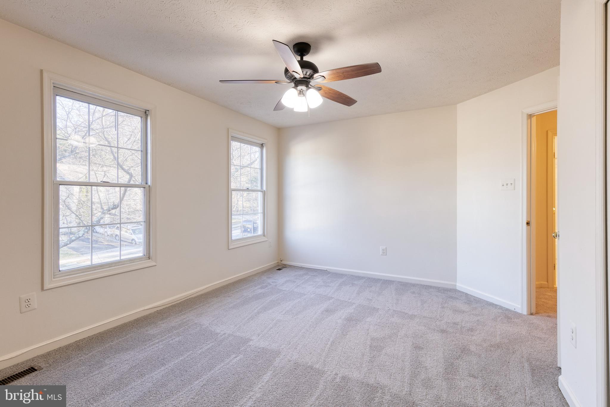 ROSLYN STATION - Residential Lease