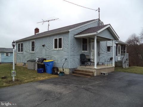 Homes For Sale - 1213 S Lake Road<br/> York County, SPRING GROVE, PA 17362