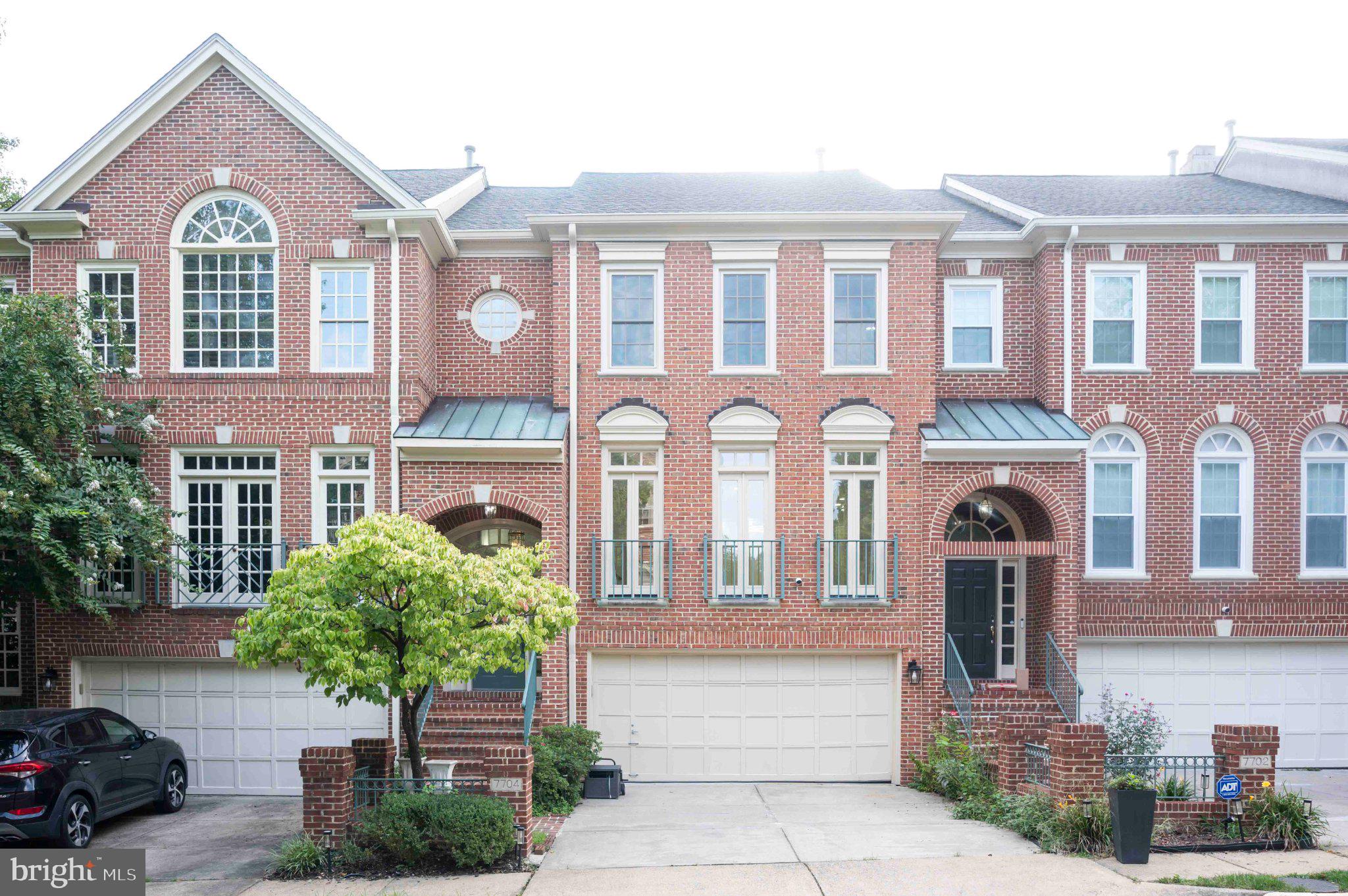 7704 ANNANDALE MAINS COURT