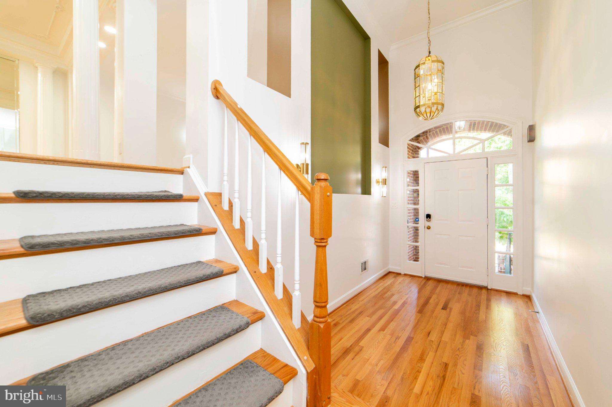 7704 ANNANDALE MAINS COURT