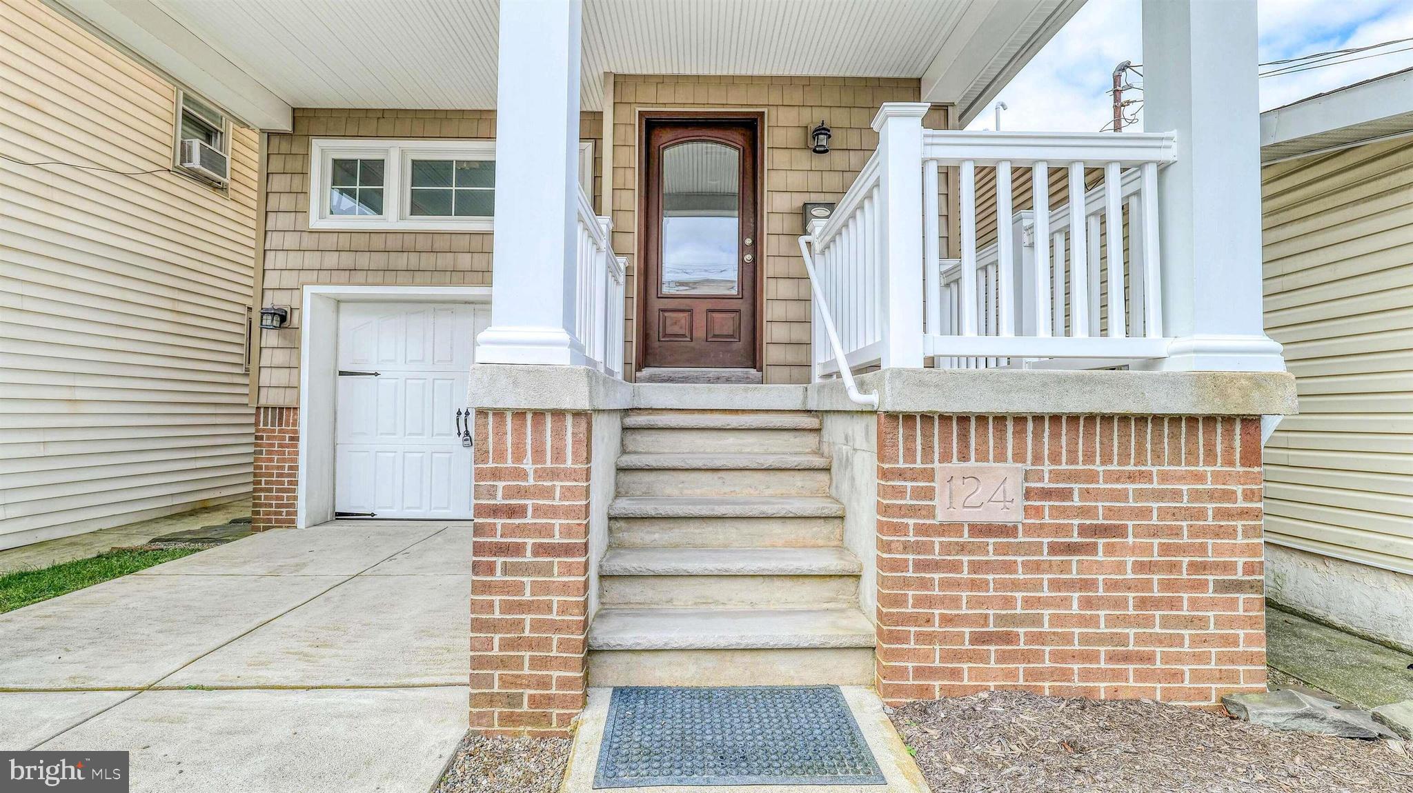 124 N NEWPORT AVENUE