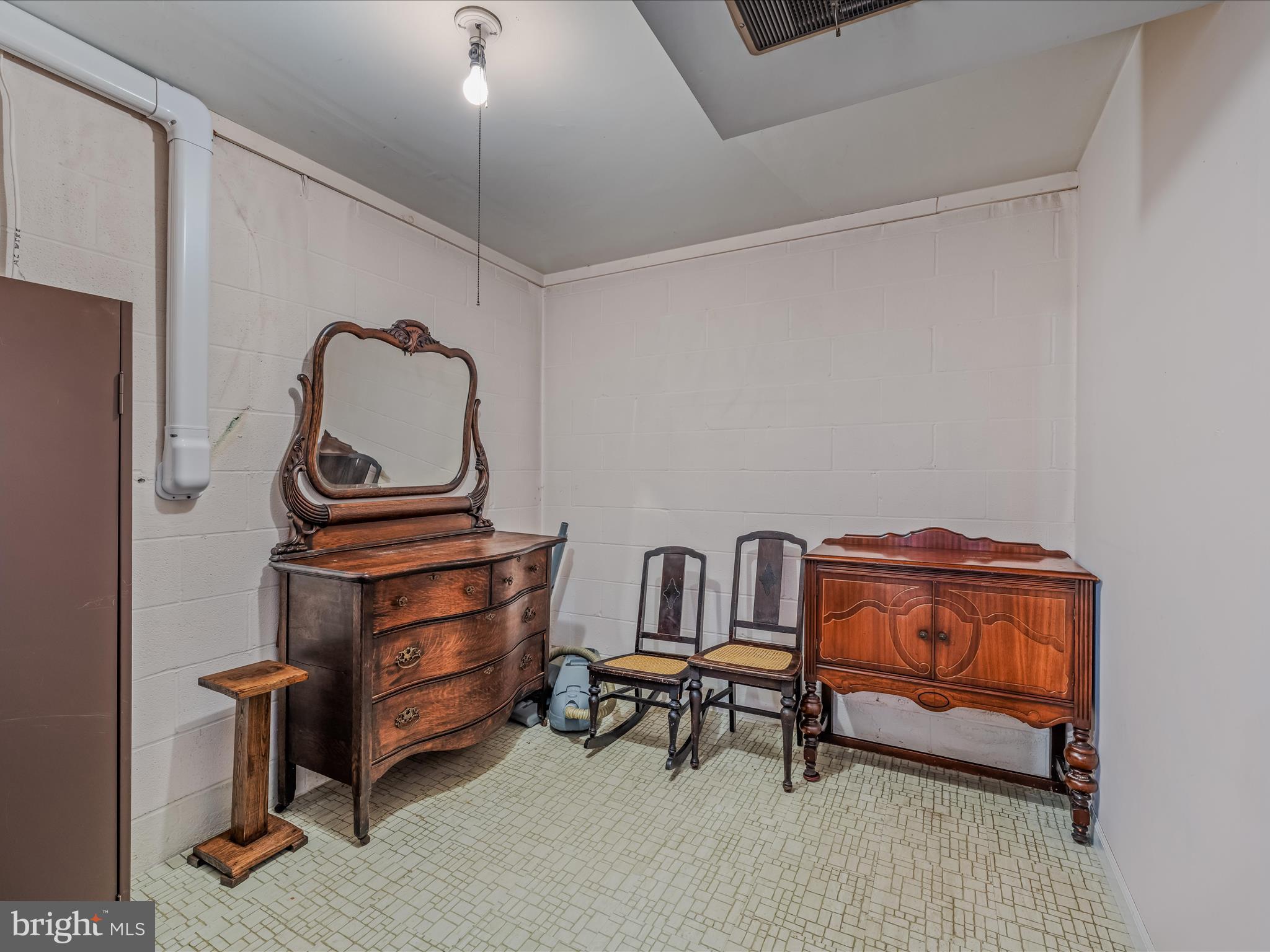 BERKELEY MANOR - Residential