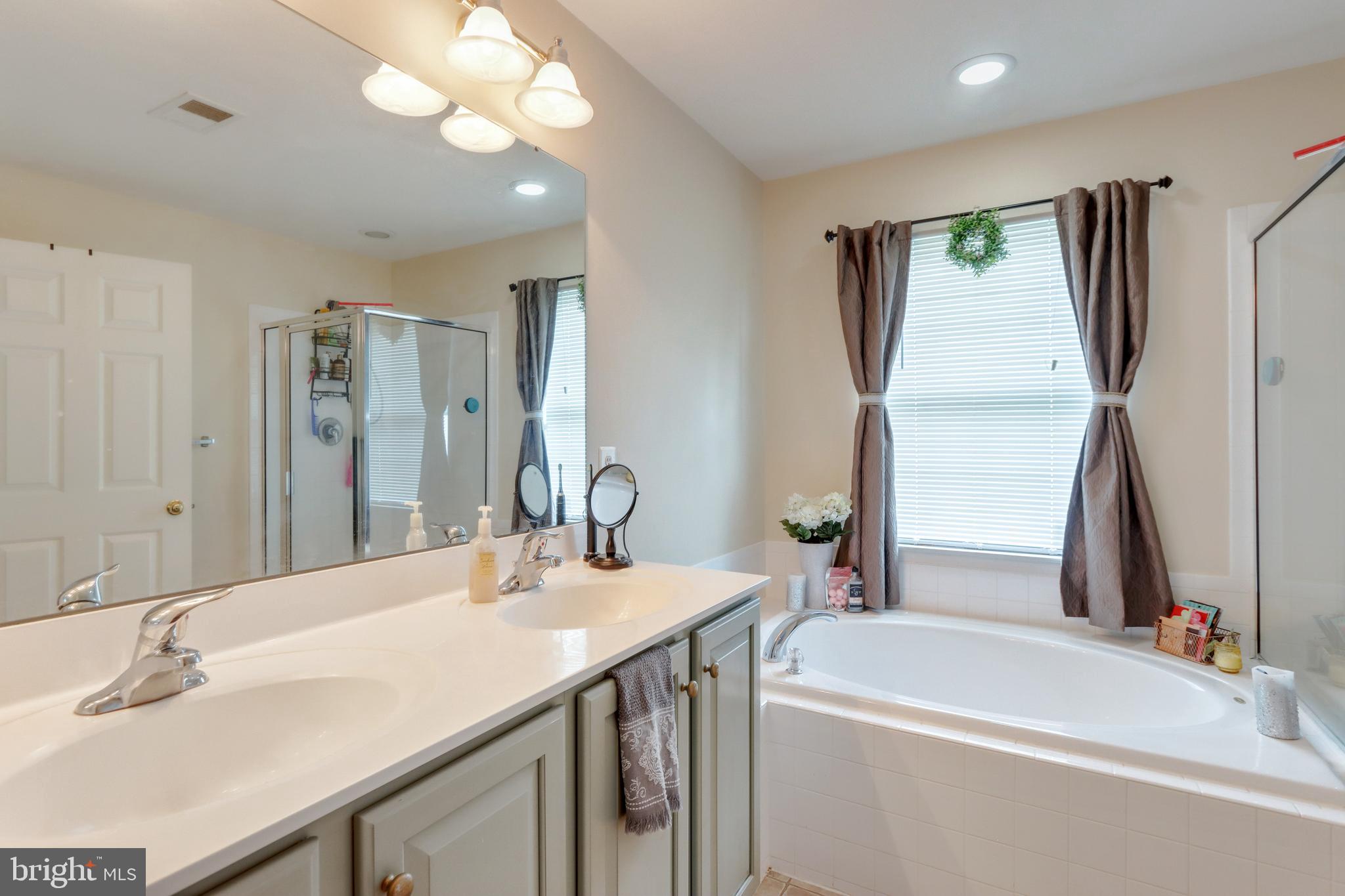 LAKELAND PLACE - Residential