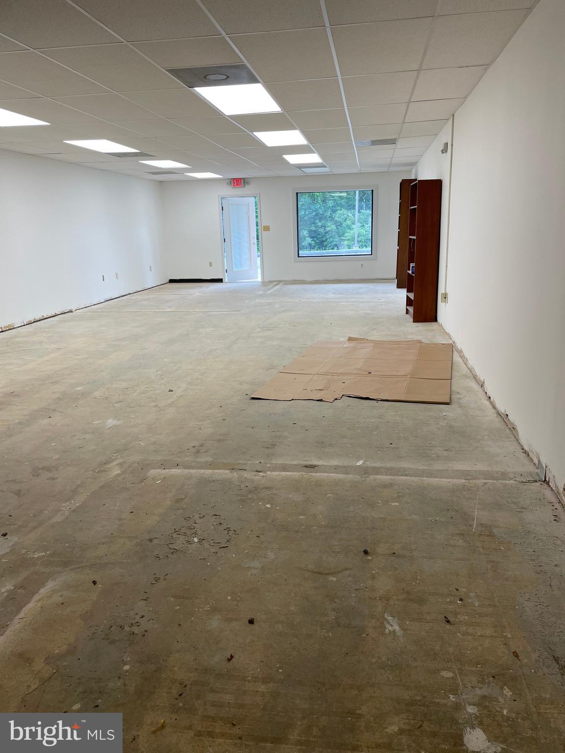 HOLLYWOOD PLAZA - Commercial Lease