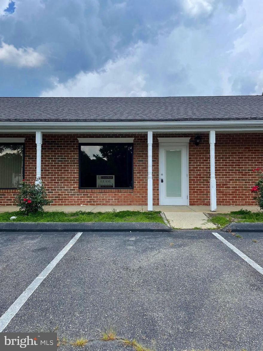 Single unit available for immediate occupancy. Owner willing to negotiate a short build-out period. Plenty of parking. great location.