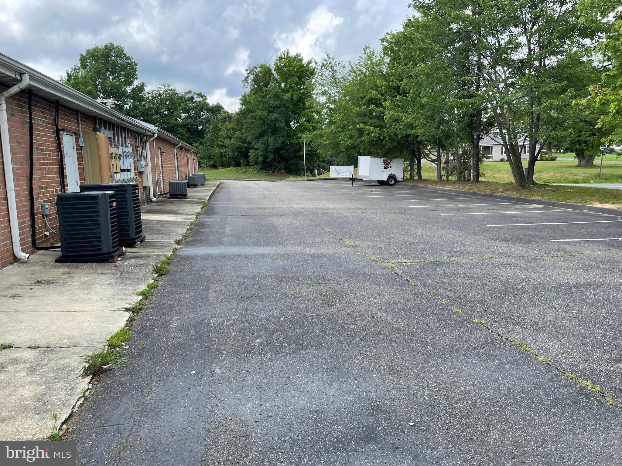 HOLLYWOOD PLAZA - Commercial Lease