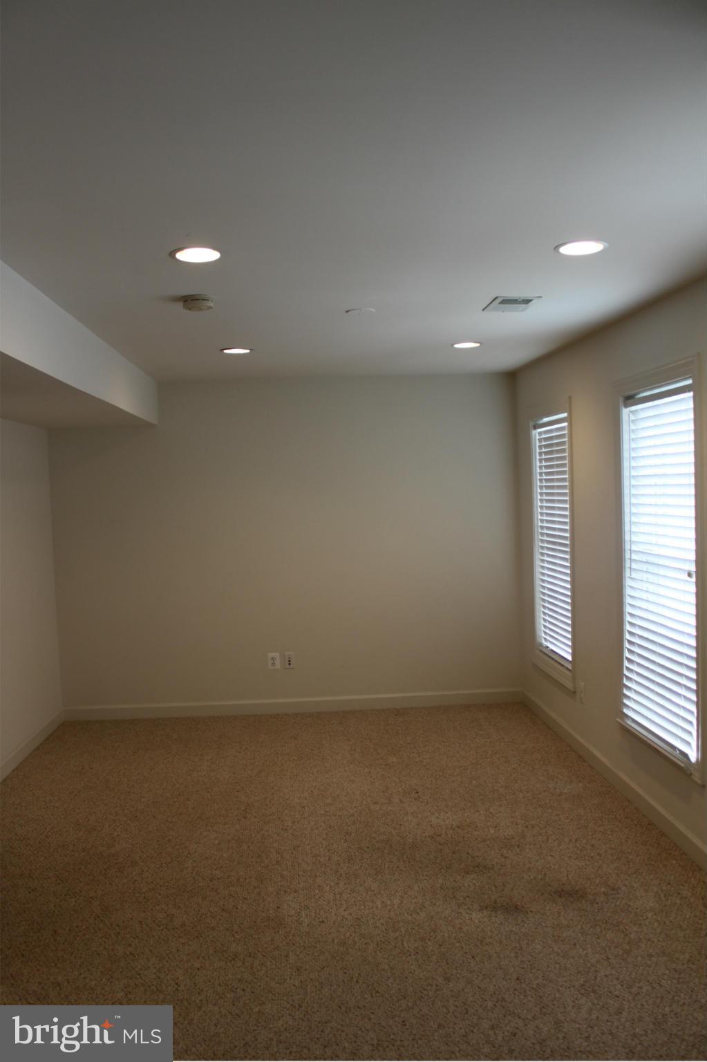 RESERVE AT TYSONS CORNER - Residential Lease