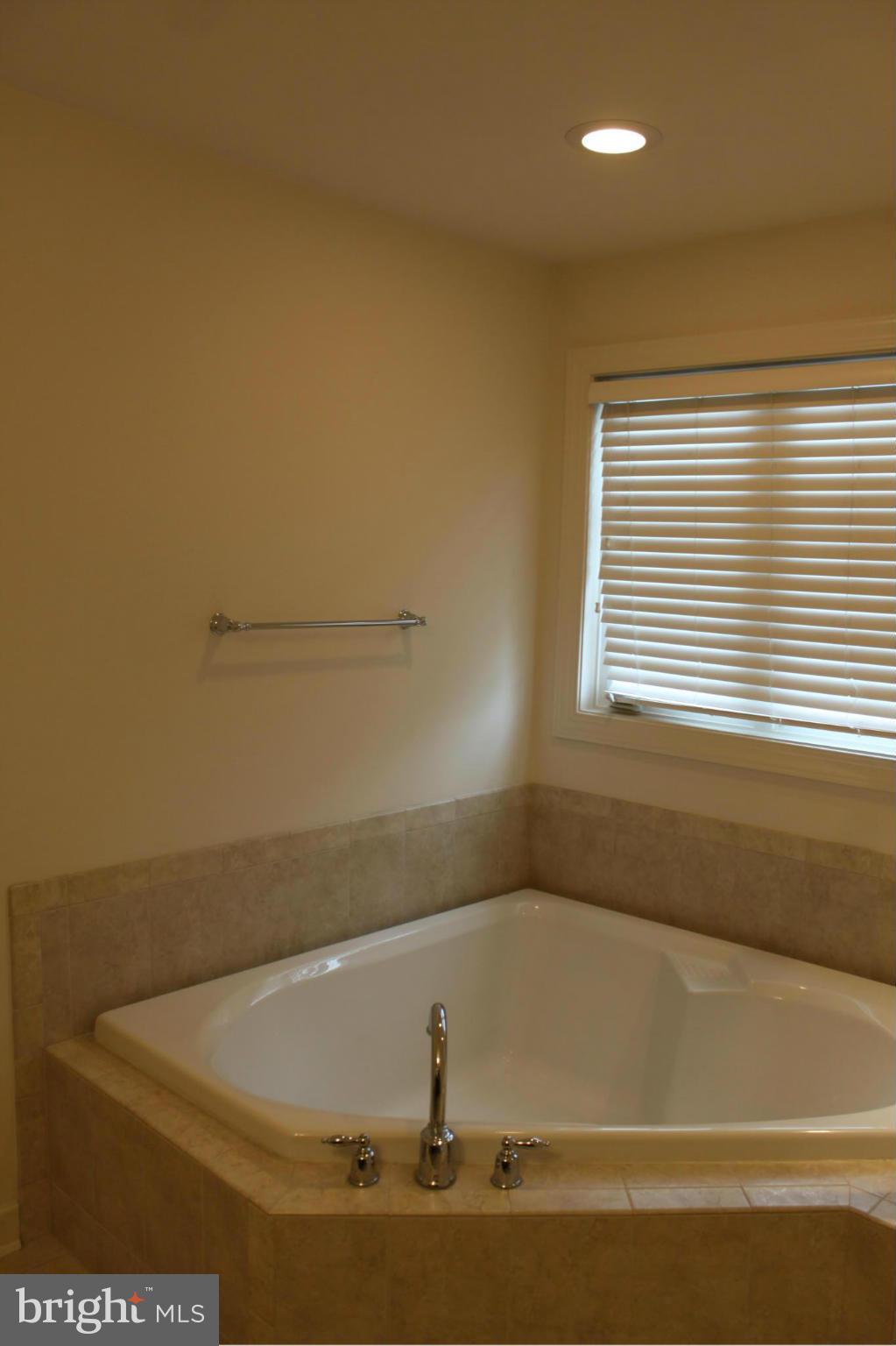 RESERVE AT TYSONS CORNER - Residential Lease