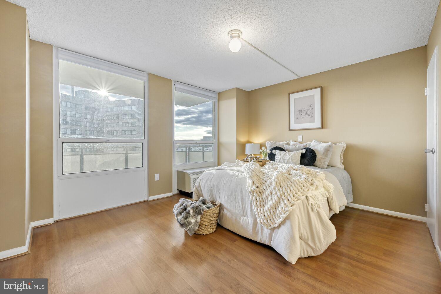 RIDGELY TOWSON CENTER - Residential