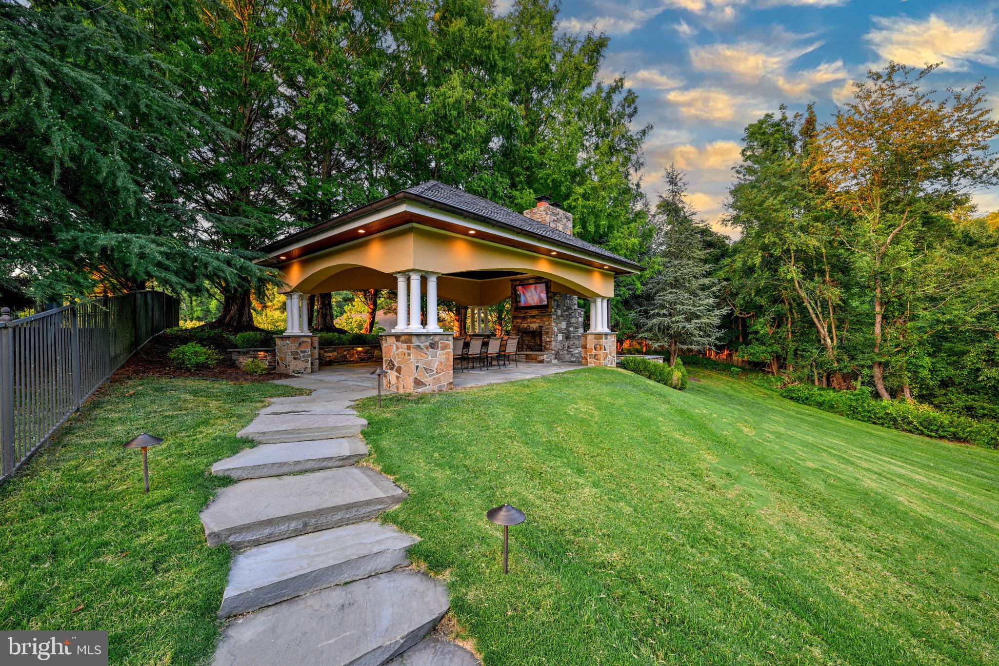 NICHOLSONS MANOR - Residential